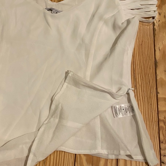 Like-new Naked Zebra Cold Shoulder Top in White - Picture 6 of 8